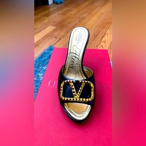 Valentino alcove heel 37.5, black and gold.